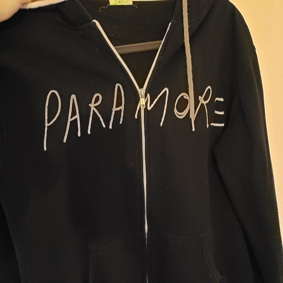 Paramore zip up hoodie - Picture 2 of 3